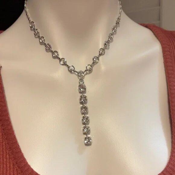 Elegant Silver Necklace NEW - Picture 1 of 3